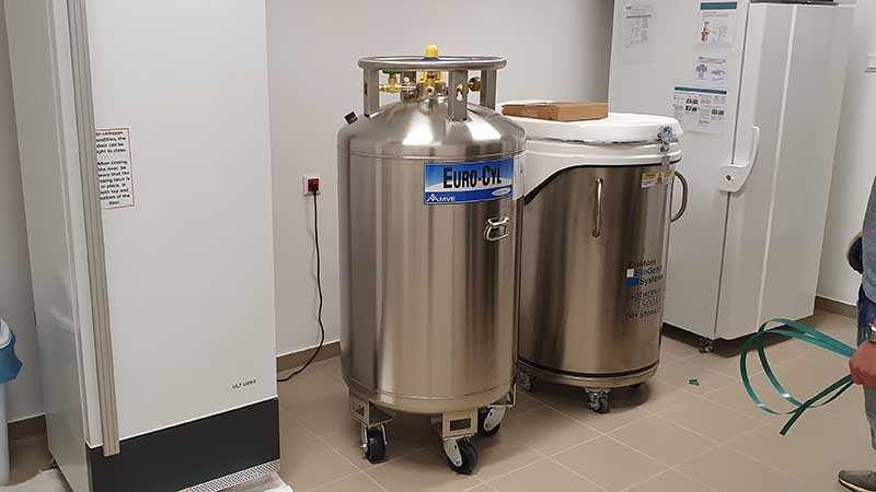 Laborgép szállítás precíz és biztonságos kivitelezéssel