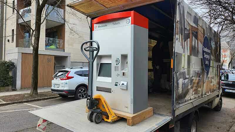 Nehéz tárgy szállítás speciális emelőeszközökkel