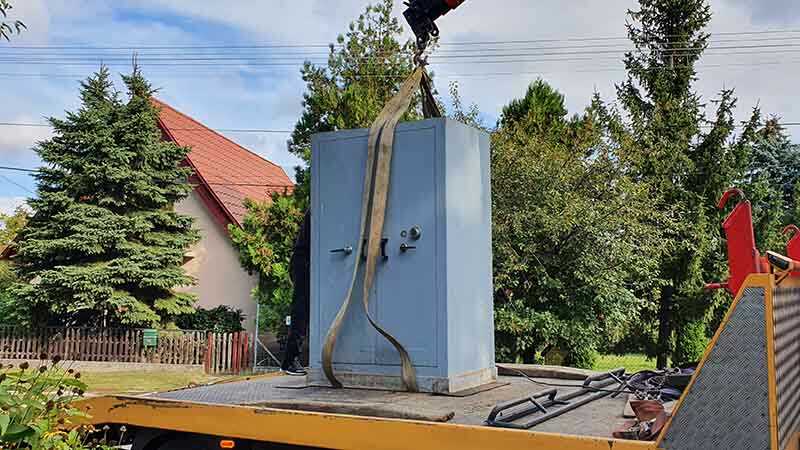 Páncélszekrény szállítás darus emeléssel